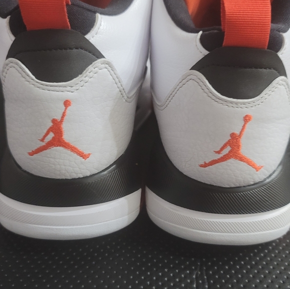 MENS SIZE 8 JORDAN MAXIN 200 (MINT) - Picture 3 of 10